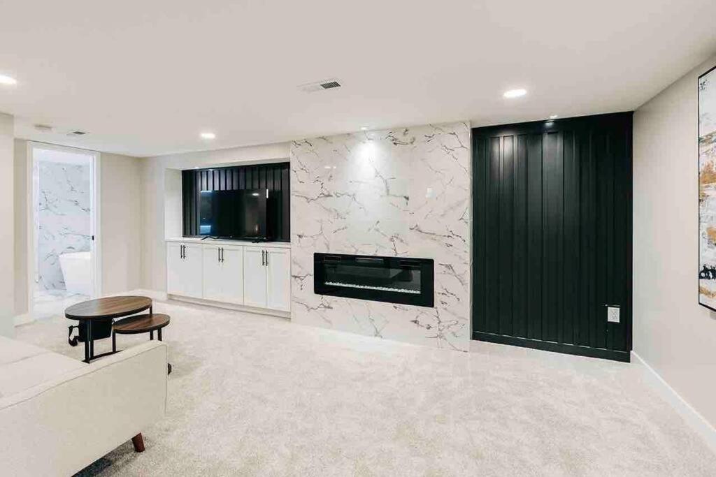 Beautiful Luxury Home Freshly Renovated With Big Yard, Seating & Grill Pad Cottage Grove Exteriör bild