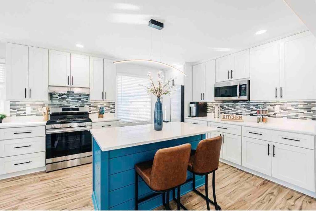 Beautiful Luxury Home Freshly Renovated With Big Yard, Seating & Grill Pad Cottage Grove Exteriör bild