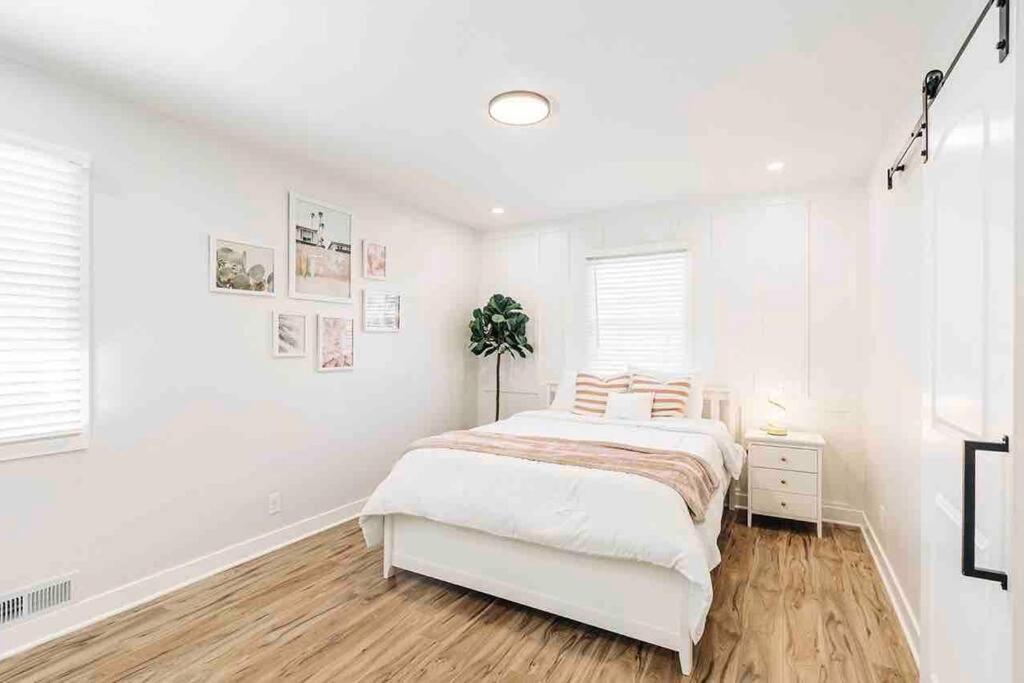 Beautiful Luxury Home Freshly Renovated With Big Yard, Seating & Grill Pad Cottage Grove Exteriör bild