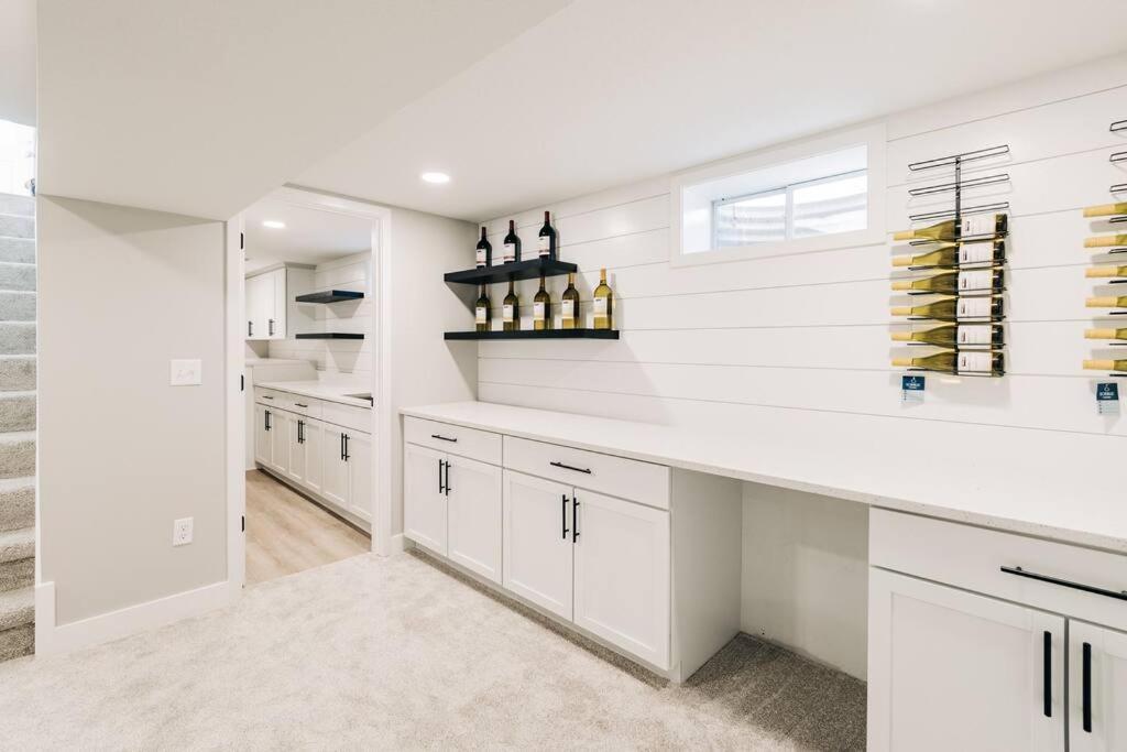 Beautiful Luxury Home Freshly Renovated With Big Yard, Seating & Grill Pad Cottage Grove Exteriör bild